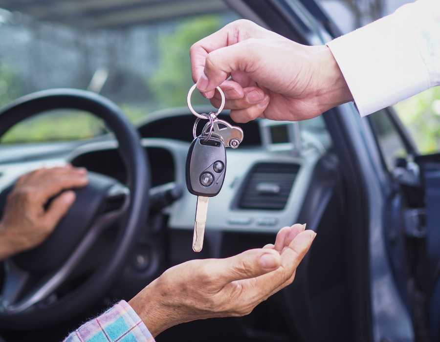 Consigue dinero por tu coche con Dinerauto Consigue dinero por tu coche con Dinerauto