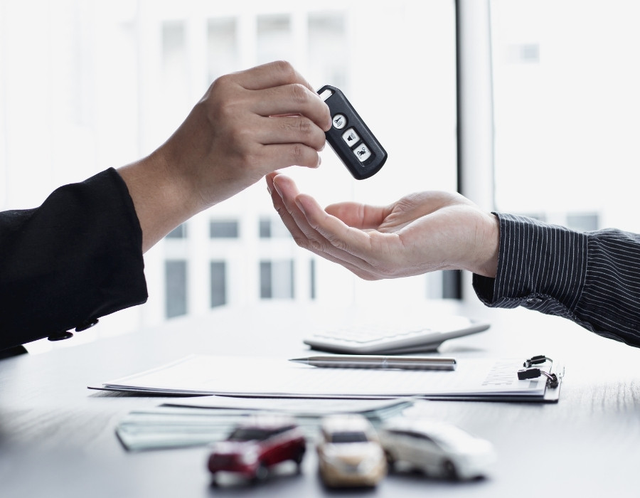 devolución de llaves al propietario tras empeñar el coche